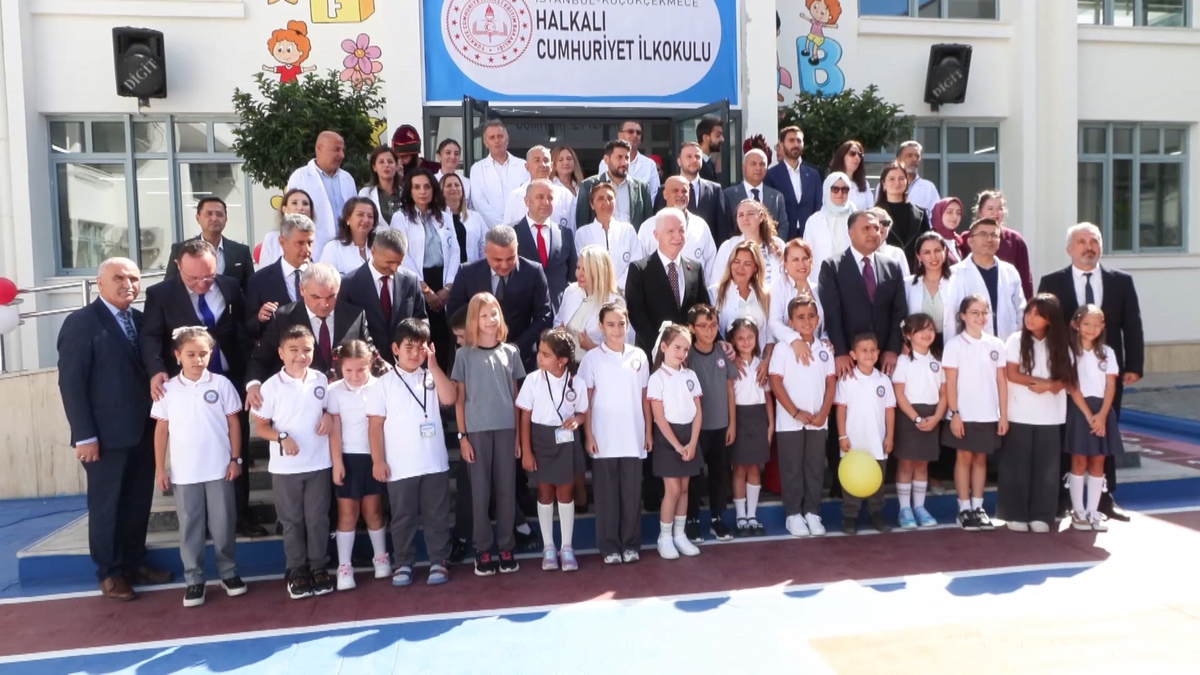 İstanbul'un İlk Ders Zili Küçükçekmece'de Çaldı