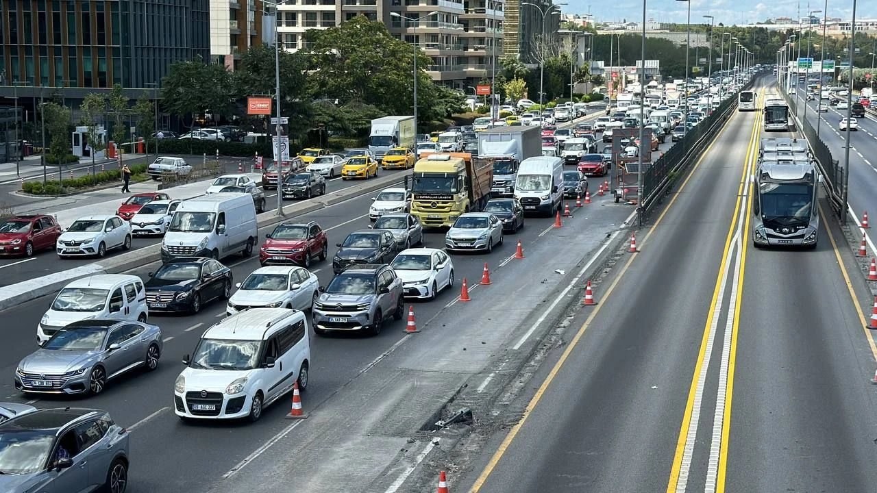 Küçükçekmece'de Edirne İstikameti Gece Trafiğe Kapalı Olacak