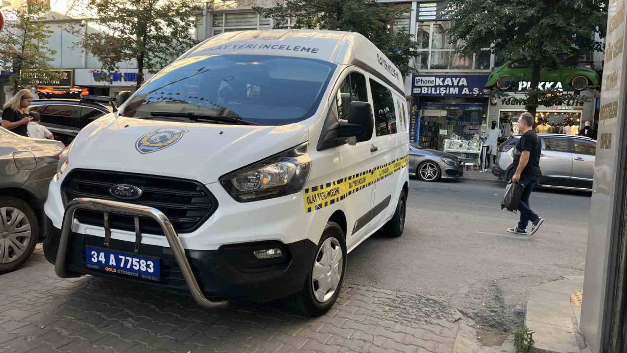 Küçükçekmece'de gümüşçüye maskeli silahlı saldırı: Şüpheli kaçarken yakalandı