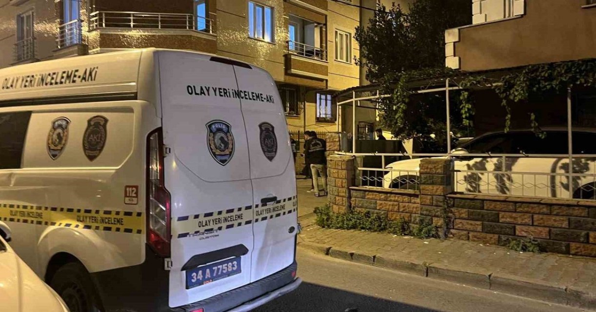 Küçükçekmece'de Motosikletli İki Şahıs Silahlı Saldırı Düzenledi