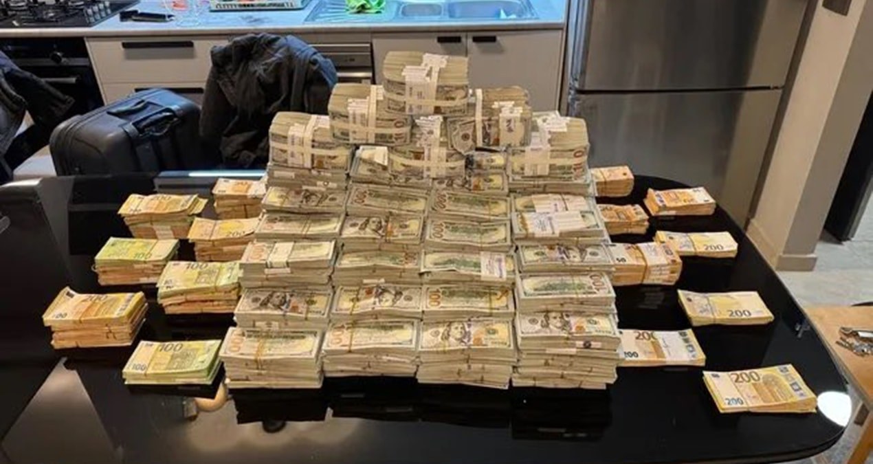 Küçükçekmece'de Rüşvet Paraları İçin Kiralanan Evde Çelik Kasalar Bulundu
