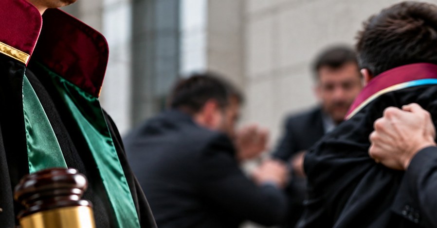 Küçükçekmece’de Haciz İşlemi Sırasında Avukatlara Saldırı: 5 Şüpheli Tutuklandı