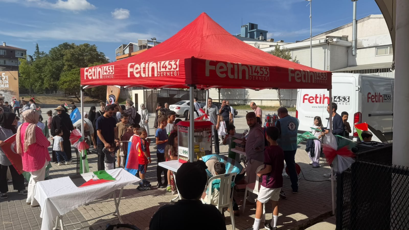 Küçükçekmece'de Gazze'deki Çocuklar İçin Uçurtma Etkinliği